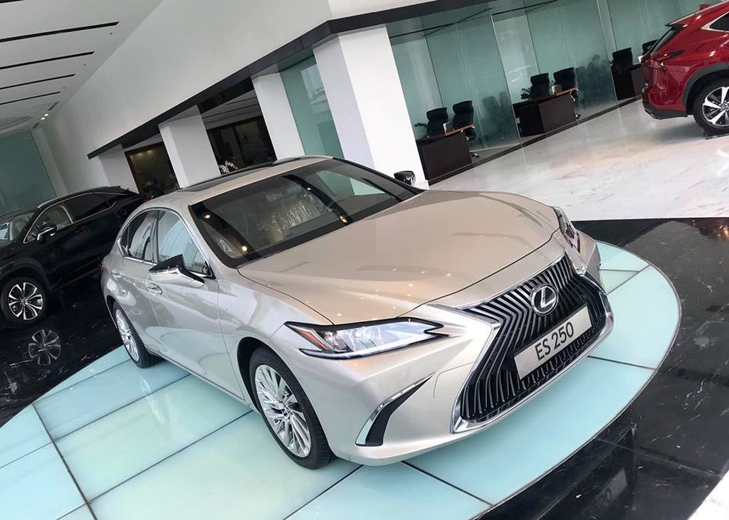 Lexus es 250 2019